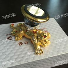 新型鋅合金車(chē)載手機(jī)支架 高端金蟾車(chē)載手機(jī)導(dǎo)航支架